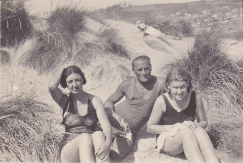 Bathers in the sand dunes at Tahunanui Beach, 1933Lemuel Lyes Collection