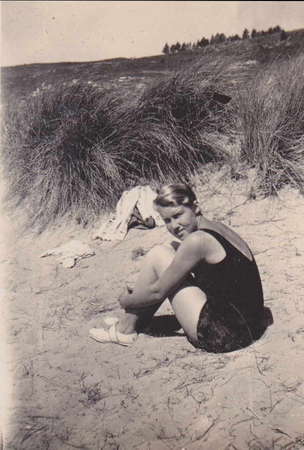 Tahunanui Beach 1933Lemuel Lyes Collection