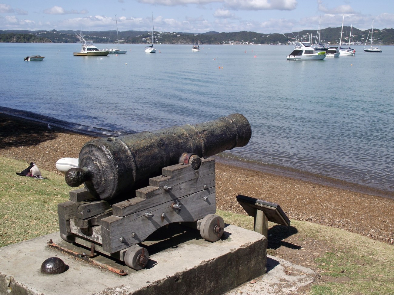Cannon on the waterfront at present-day Russell © Lemuel Lyes 2013