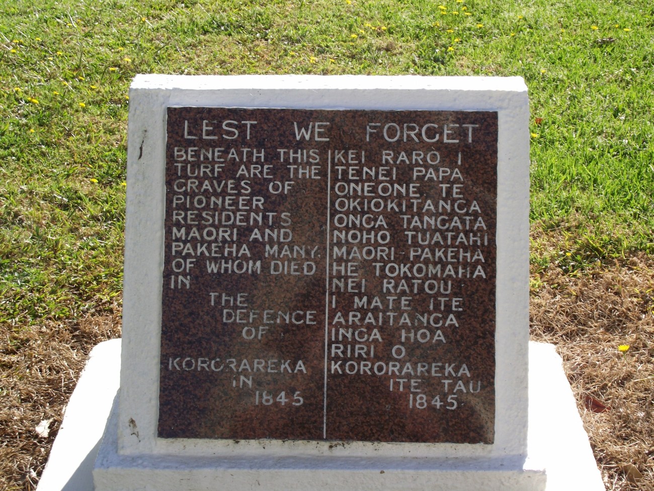 Grave of some of Kororareka's defenders © Lemuel Lyes 2013