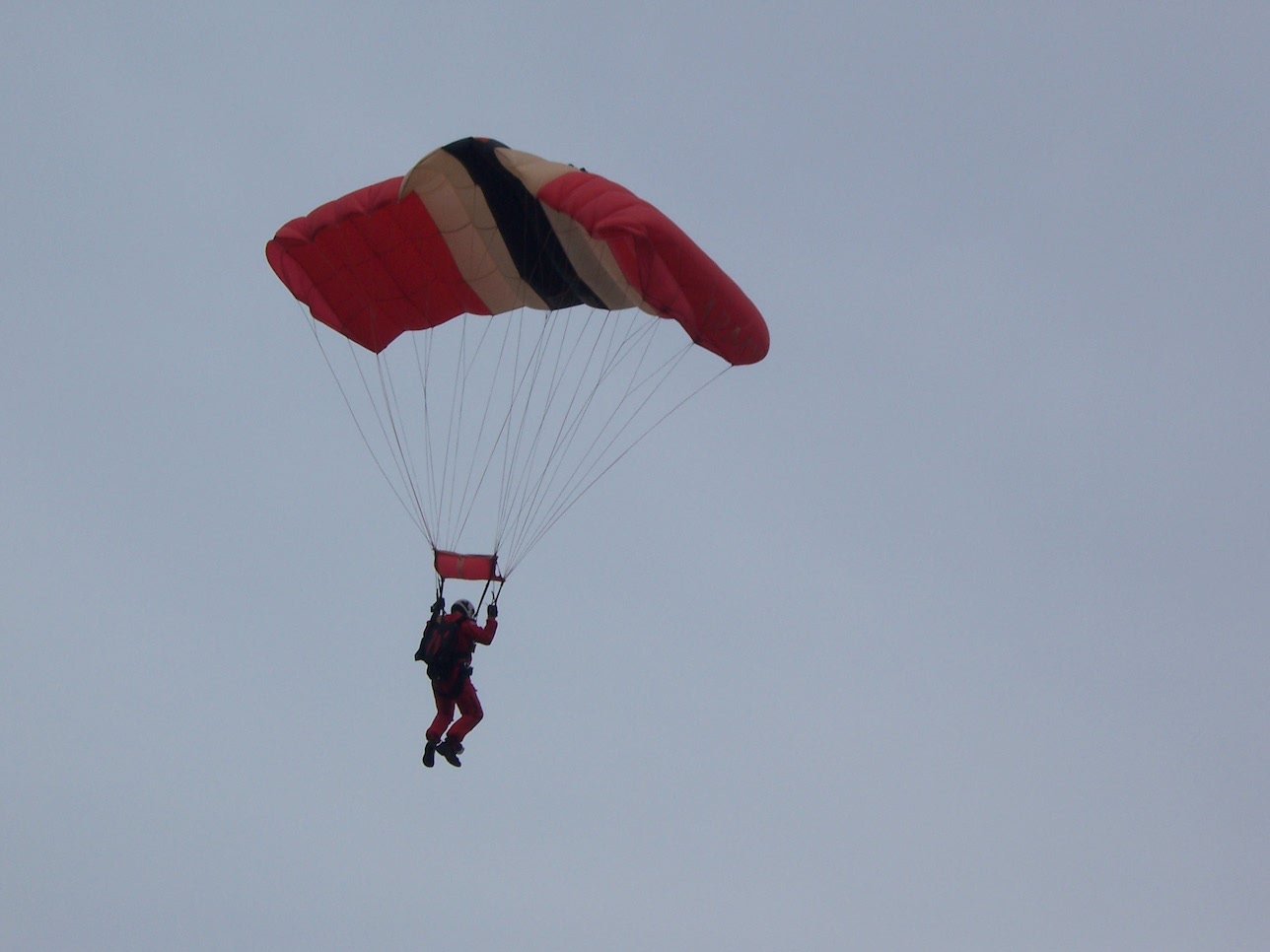 Red Devils paratrooper © Lemuel Lyes
