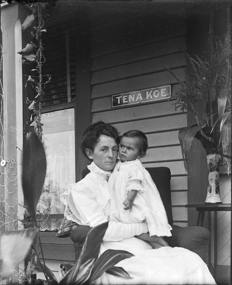 GPC01BM09WomanChildandTenaKoeSignPM copy